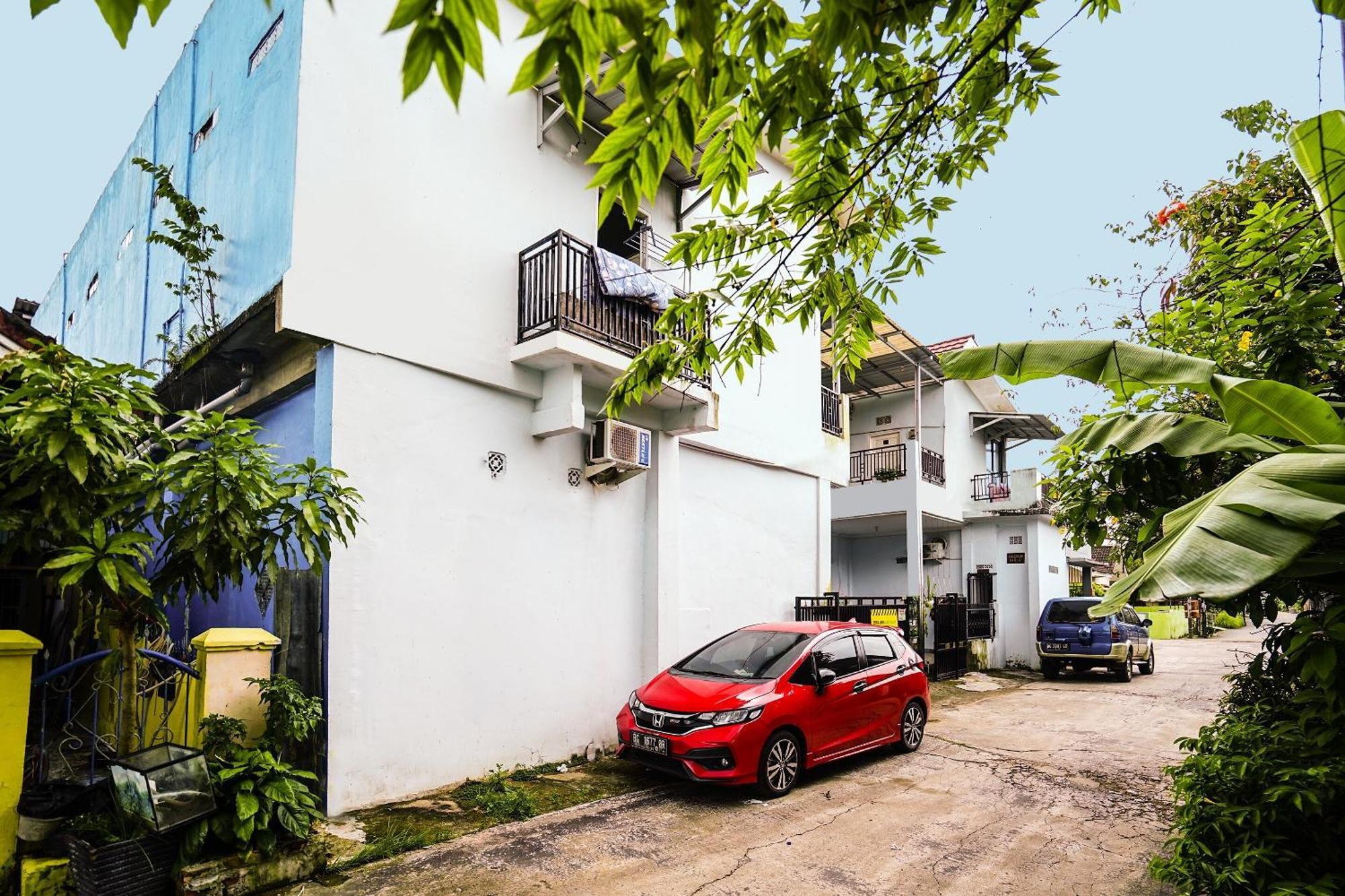 Oyo Life 92046 Garuda Residence Palembang Exterior photo